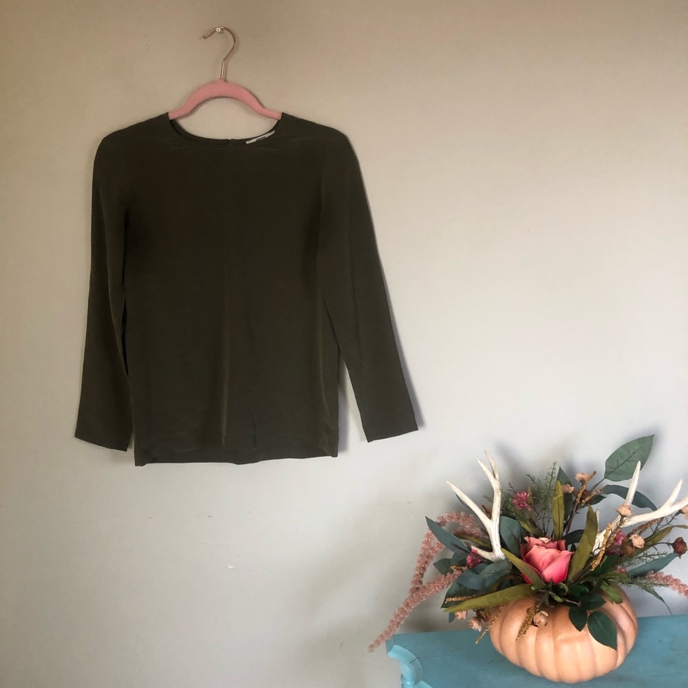 🌸EUC🌸 100% silk army green top